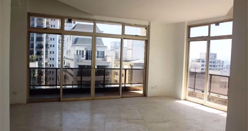 Triplex com 5 quartos à venda em Santa Cecília - SP