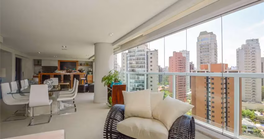 Apartamento à venda na Avenida Juriti, Moema, São Paulo