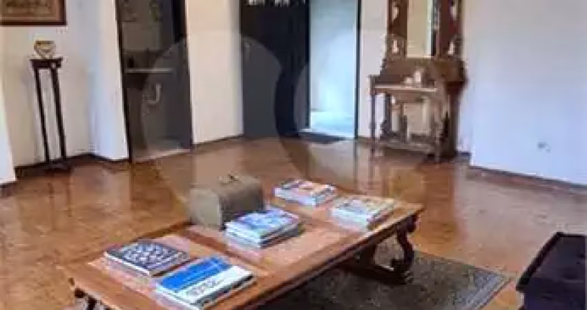 Casa com 4 quartos à venda na Rua Angatuba, Pacaembu, São Paulo