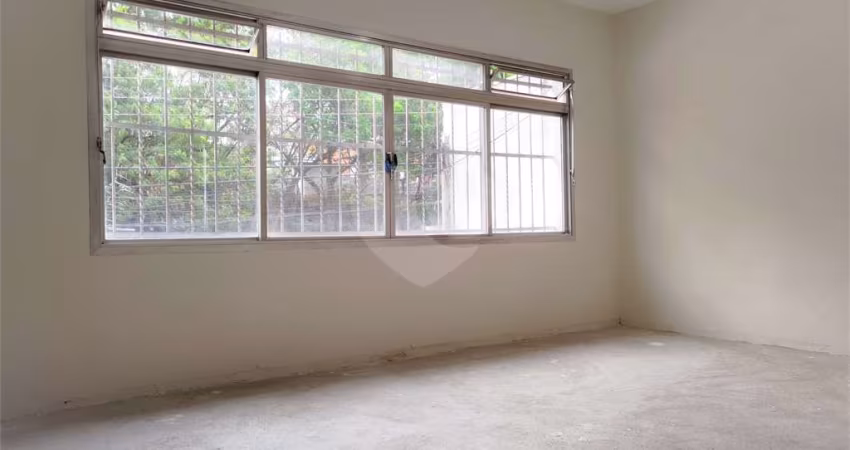 Casa térrea com 3 quartos à venda em Jardim Colombo - SP