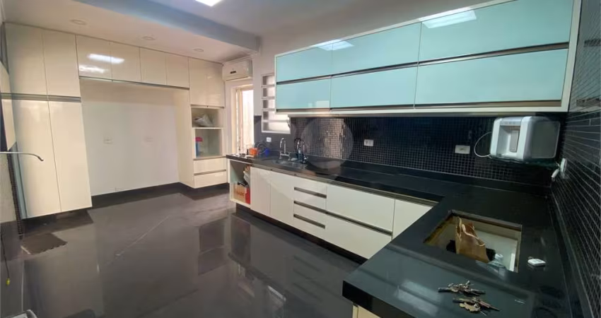 Casa térrea com 4 quartos à venda ou para locação em City América - SP