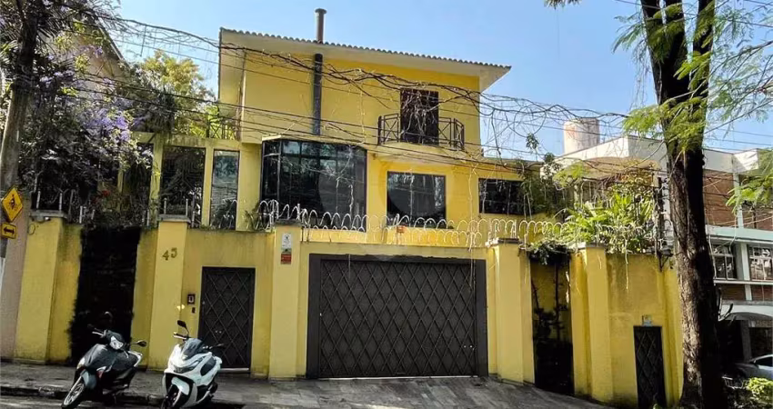 Casa à venda na Praça General Oliveira Álvares, Jardim das Bandeiras, São Paulo