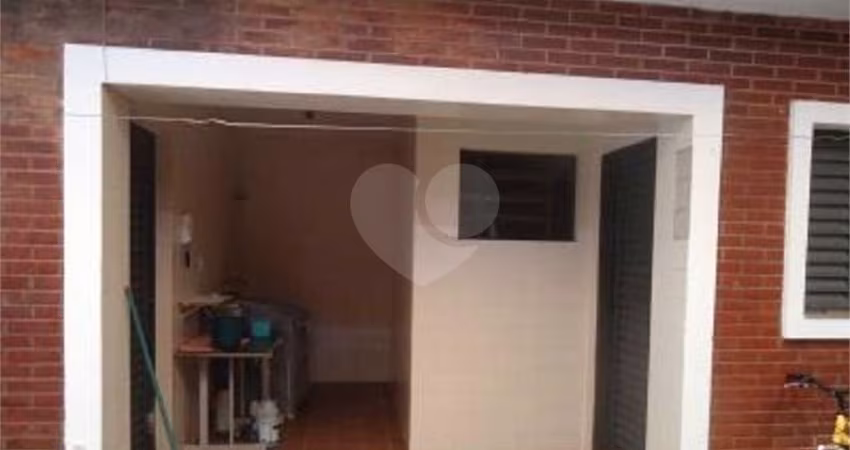 Casa com 5 quartos à venda ou para locação em Vila Mangalot - SP