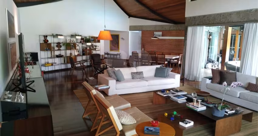 Casa térrea com 4 quartos à venda em Interlagos - SP