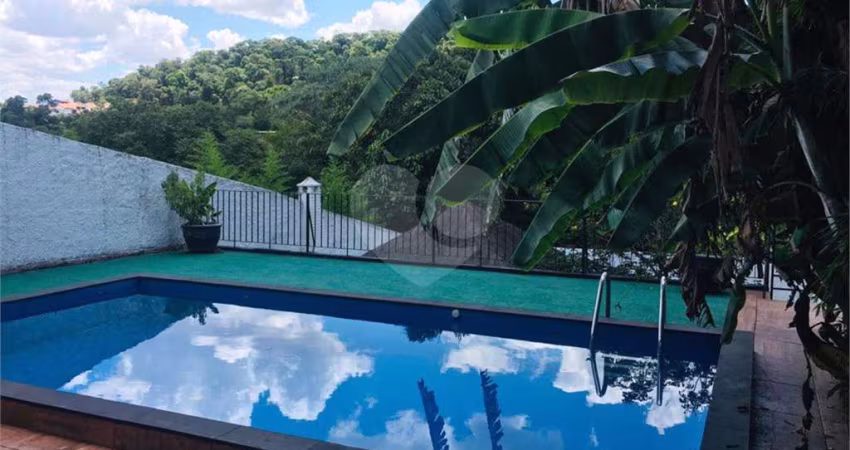 Casa térrea com 4 quartos à venda em Horto Florestal - SP