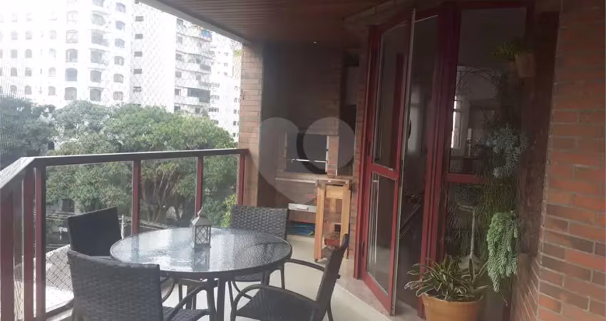Apartamento com 4 quartos à venda em Moema - SP