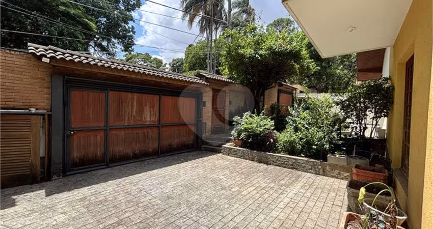 Casa com 4 quartos à venda em Vila Albertina - SP