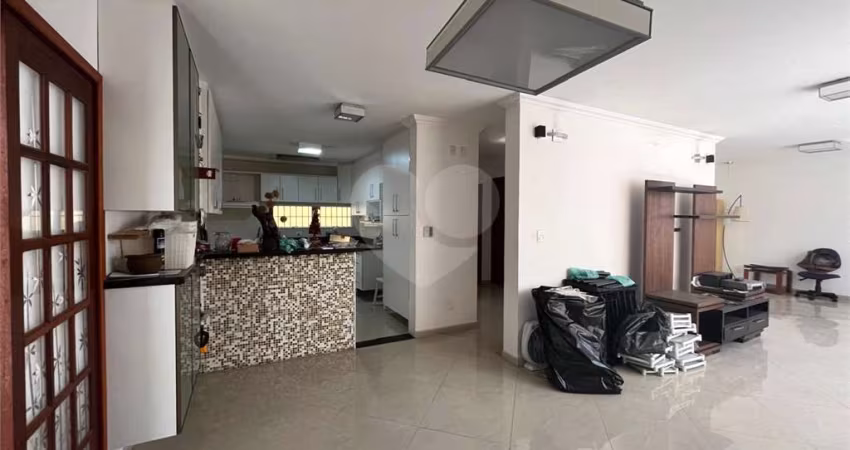 Sobrado com 4 quartos à venda em Vila Cordeiro - SP