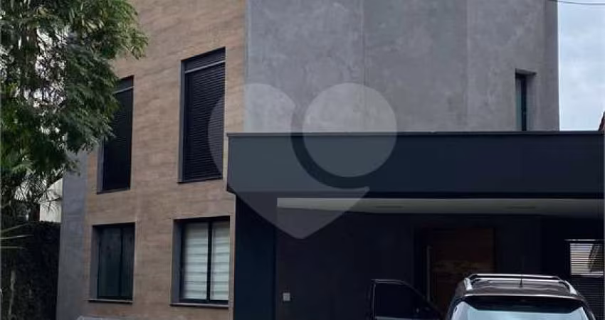 Condomínio com 4 quartos à venda em Alphaville - SP