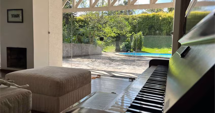 Casa com 6 quartos à venda em Granja Viana - SP