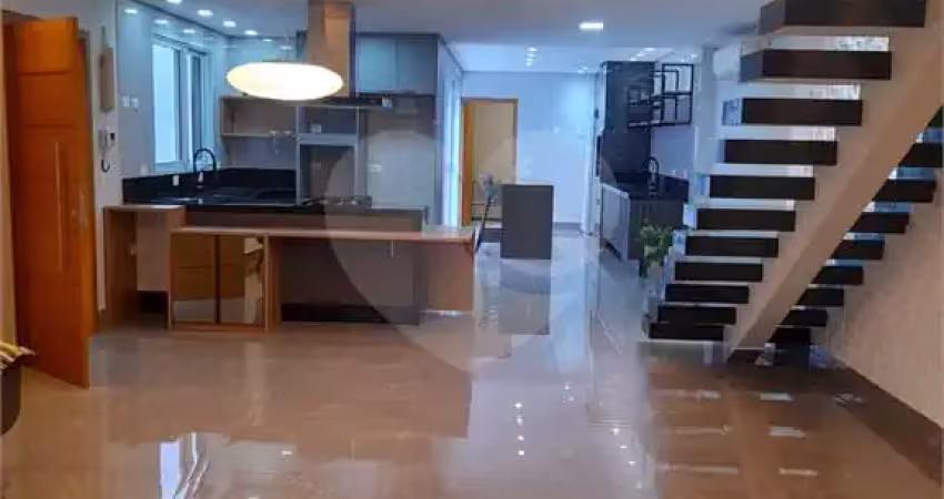Casa com 4 quartos à venda na Rua Airosa Galvão, Água Branca, São Paulo