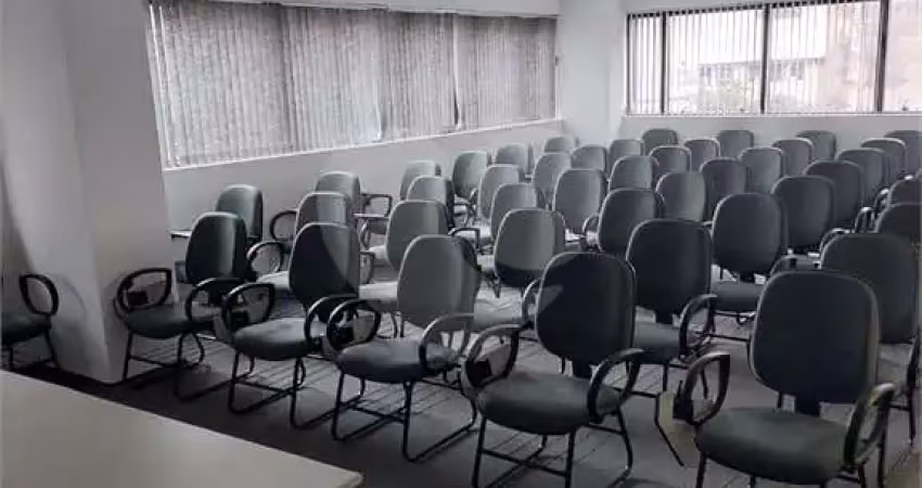 Sala comercial para alugar na Rua Galvão Bueno, Liberdade, São Paulo