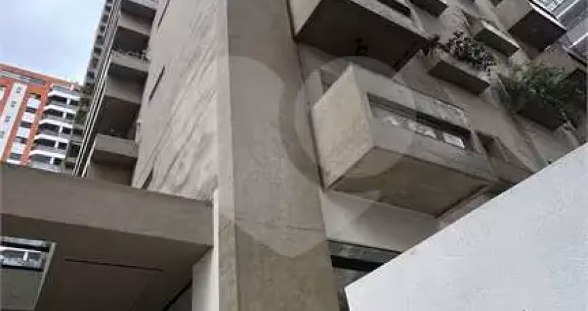 Apartamento com 3 quartos à venda na Avenida Ibijaú, Moema, São Paulo