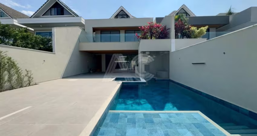 Casa em condomínio fechado com 5 quartos à venda na Rua Carlos Drummond de Andrade, Barra da Tijuca, Rio de Janeiro