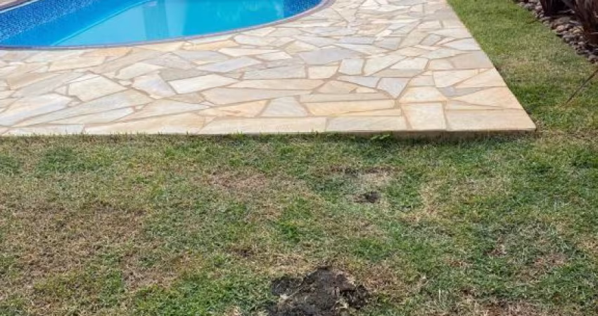 Belíssima casa disponível para venda e locação no Nova Gardênia.