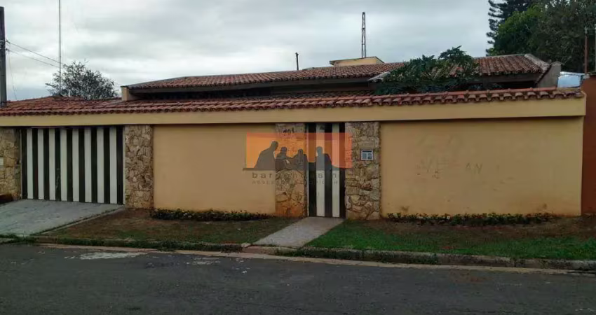 Linda casa térrea, espaçosa, confortável, segura e com excelente localização