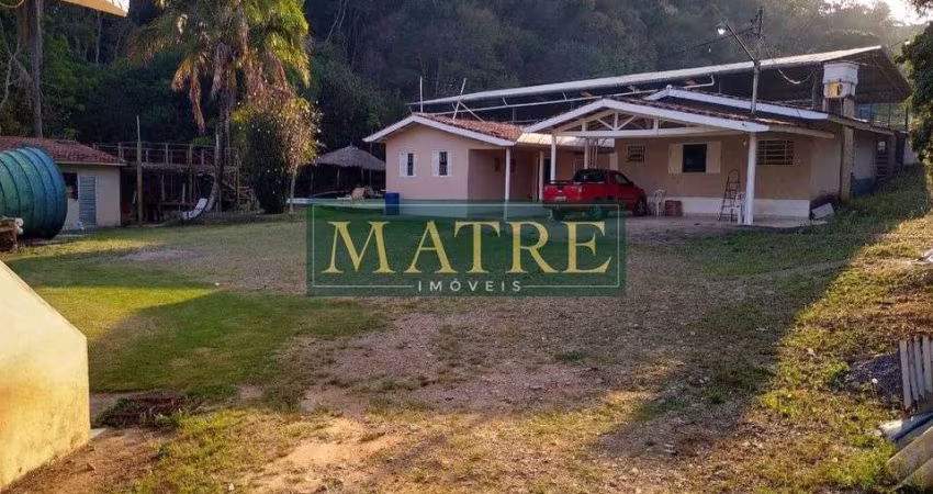 Chácara com 3 Casas e Infraestrutura Completa