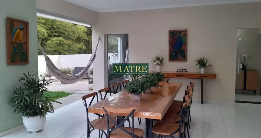 Casa totalmente mobiliada em  condomínio com excelente vista para bosque
