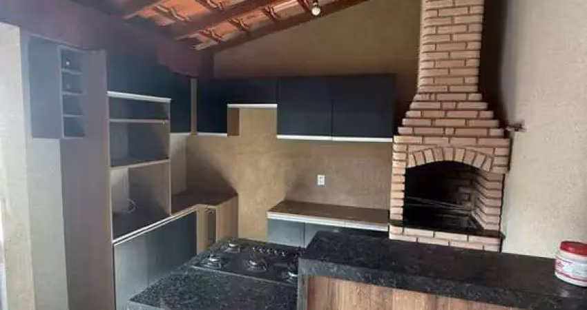 Casa com 2 dormitórios e área gourmet - condomínio morada dos ipês