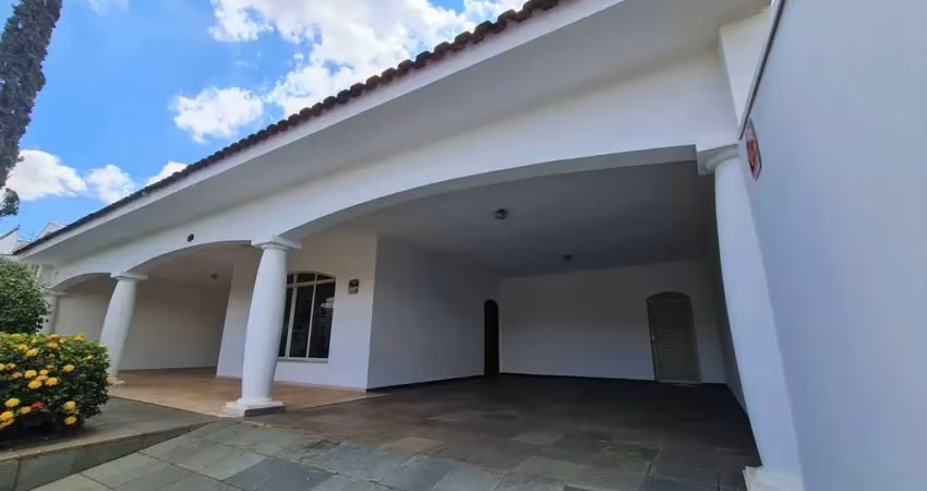 Casa ampla, com 4 dormitórios e 368 m². próxima a unirp.