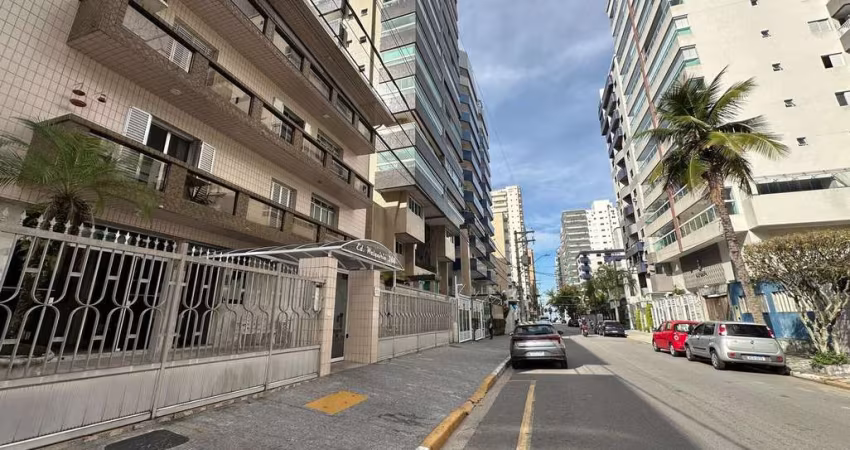 Kitnet em Praia Granda, no Canto do forte 36 m2 apenas 200 metros da Praia.
