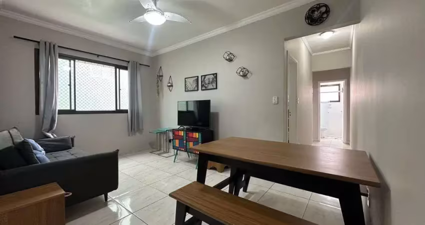 Apartamento em praia grande, centro da vila caiçara com 02 dormitórios.