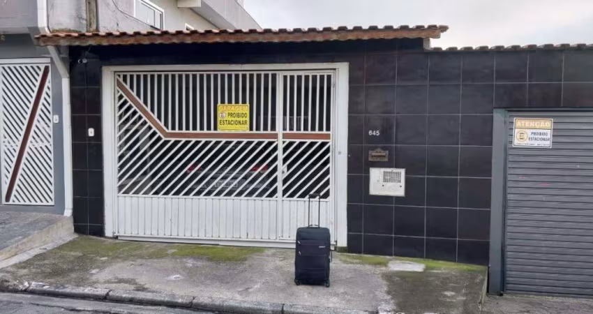CASA COM RENDA PARA VENDA EM CARAPICUÍBA - SP