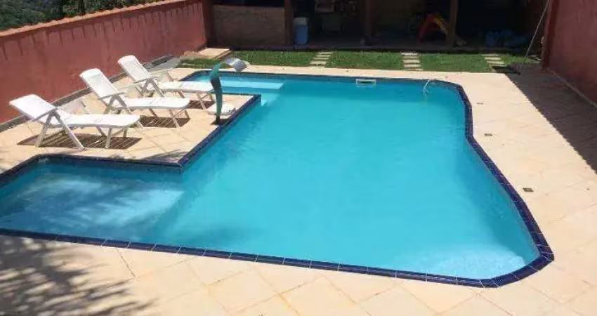 CASA A VENDA NO GRANJA VIANA - COND: GRANJA CAIAPIÁ - CINCO DORMITÓRIOS