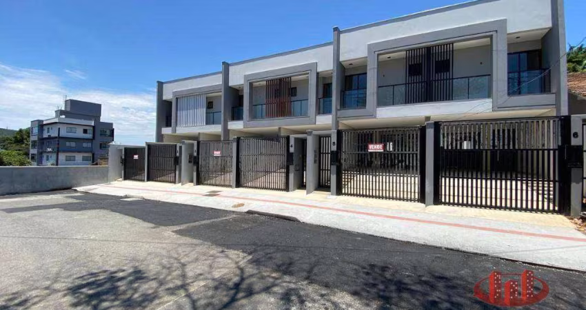 Sobrado com 3 dormitórios à venda, 105 m² por R$ 675.000,00 - Bom Retiro - Joinville/SC