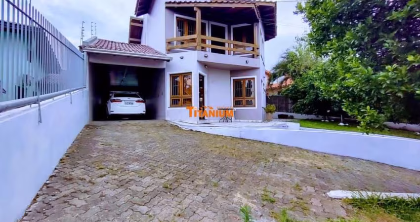 Casa com 4 dormitórios, sendo uma suíte com banheira de Hidromassagem à venda em Novo Hamburgo.