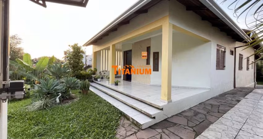 Casa plana à venda, com 3 dormitórios, sendo 1 deles suíte, com um belo pátio e em ótima localização, no Pátria Nova em Novo Hamburgo.