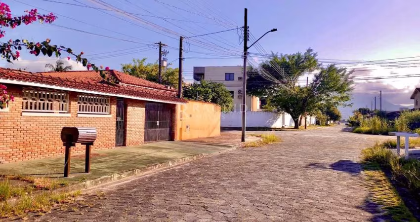 Casa em Pontal Santa Marina  -  Caraguatatuba