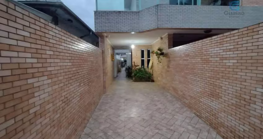 Vendo excelente casa sobreposta baixa com 03 dormitórios (01 suíte) na vila valença em são vicente