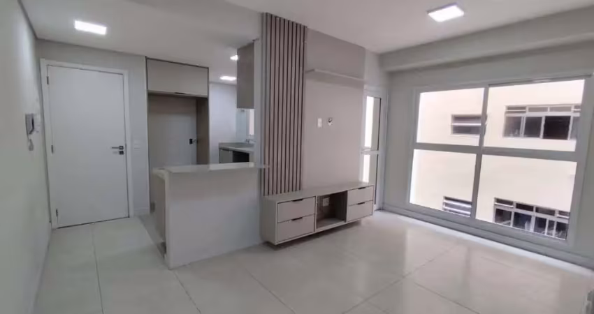 Vendo apartamento reformado, 02 suítes, 01 vaga garagem demarcada p/ carro elétrico, lazer completo, 50 metros da praia, aparecida, santos/sp