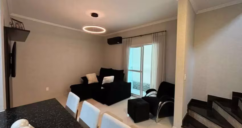 Oportunidade!!! vendo sobrado triplex mobiliado, porteira fechada, 02 dormitórios, 02 suítes, 03 vagas de garagem para carros grandes, gonzaga, santos.
