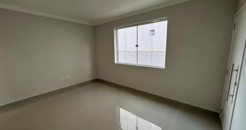 Vendo Apartamento Reformado, 02 Dormitórios, 01 suíte, Garagem, Frente para a rua com Sacada, Sem Elevador, Ponta da Praia, Santos