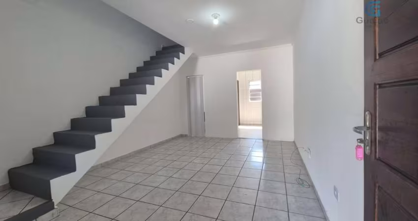 Vendo casa geminada de 2 dormitórios e ampla garagem no Saboó em Santos