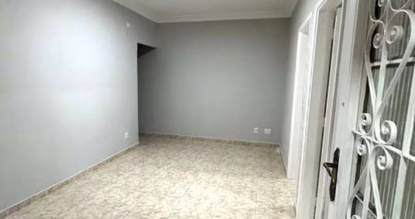 Vendo Apartamento Térreo, 02 Dormitórios, Frente para a Rua, Sem Garagem, Macuco, Santos