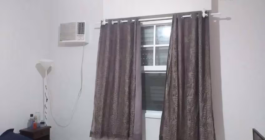 Vendo kitnet reformado na quadra da praia do embaré em santos