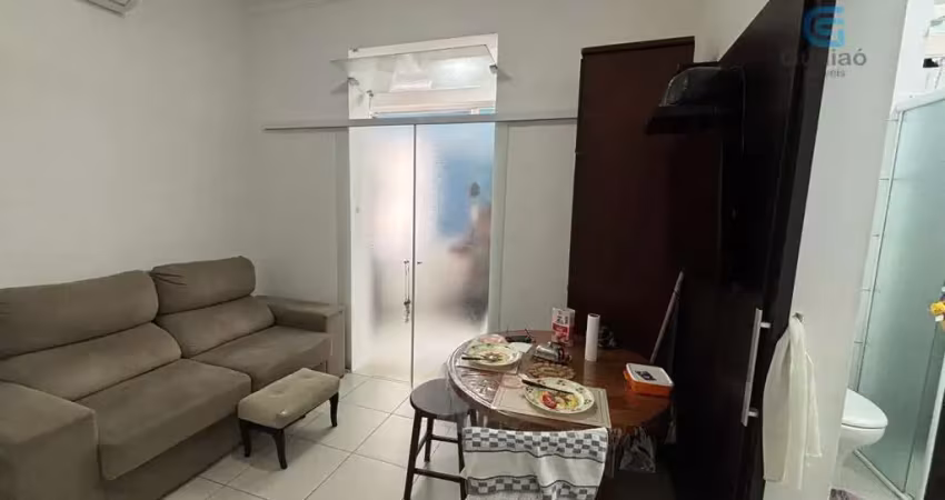 Vendo charmoso sala living dividido em 01 dormitório, com 01 vaga de garagem, na quadra da praia do gonzaga, santos.