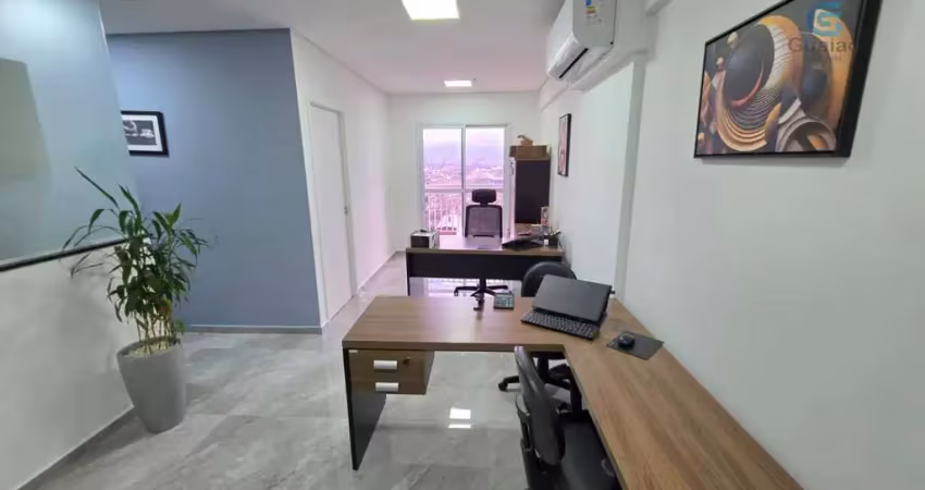 Vendo excelente sala comercial mobiliada e equipada, dividida, no trend office, com banheiro privativo, sacada e acessibilidade total, vila mathias, santos.