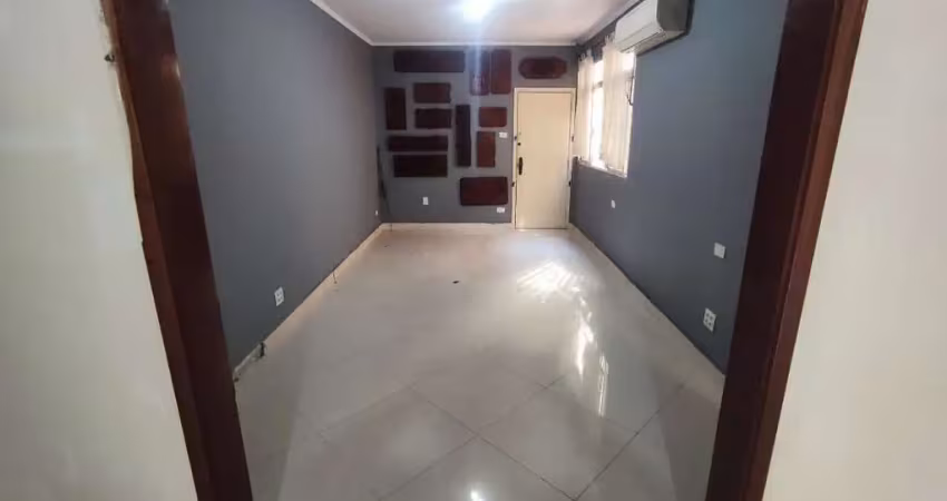 Vendo amplo apartamento de 3 dormitórios na ponta da praia em santos