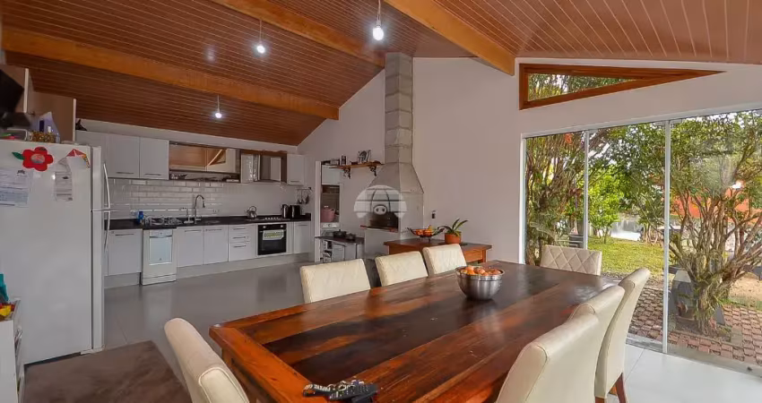 Excelente casa com amplo terreno em local privilegiado em colombo