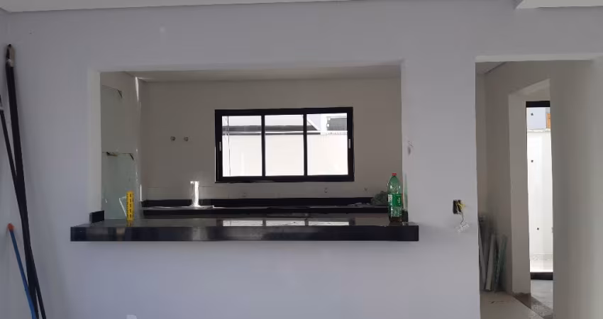 Linda Casa Sobrado 3 dormitórios sendo 1 suíte!