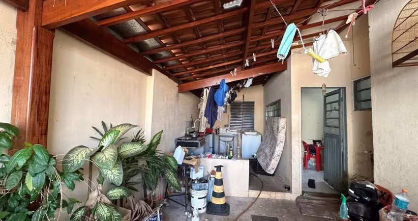 Casa para Venda em Pirassununga, Jardim São Valentim, 2 dormitórios, 1 suíte, 2 banheiros, 2 vagas