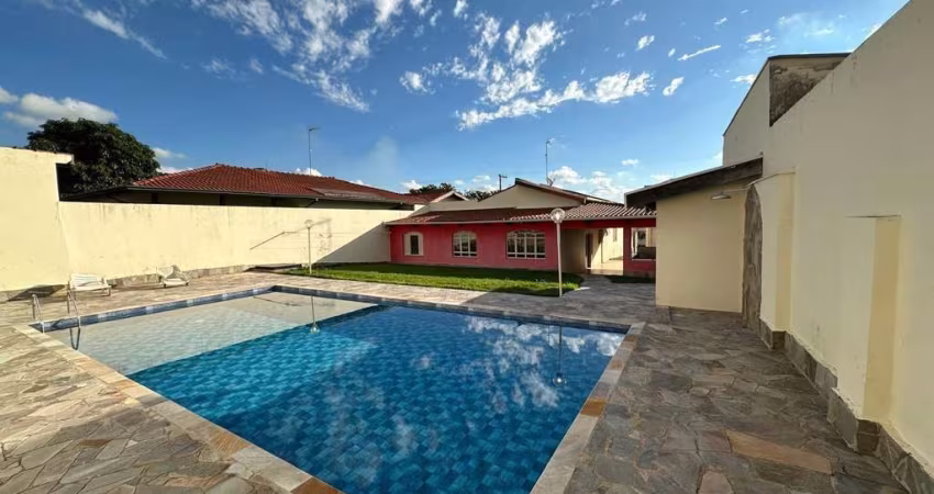 Casa para Venda em Pirassununga, Centro, 3 dormitórios, 1 suíte, 3 banheiros, 2 vagas