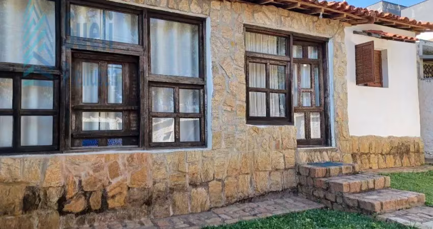 Casa a venda podendo ser comercial e residencial-avenida importante da região do Unimart Shopping-2 dormitórios e edícula-valor de venda R$ 600.000,00