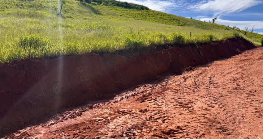 Natur Garden ll chácaras o novo conceito de residencial, em Aruja!.  Situado em Aruja, divisa com Santa Isabel no bairro Retiro próximo a escolas, comércios e mercadinhos. •Acesso 1km do asfalto, (óti
