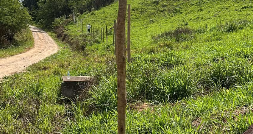 Vende-se terreno ´com ótima localização em Arujá, prox ao centro da cidade