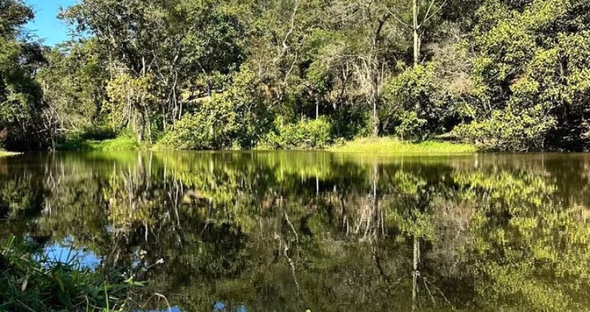 Vende-se lote com acesso privado para lago dentro de empreendimento fechado